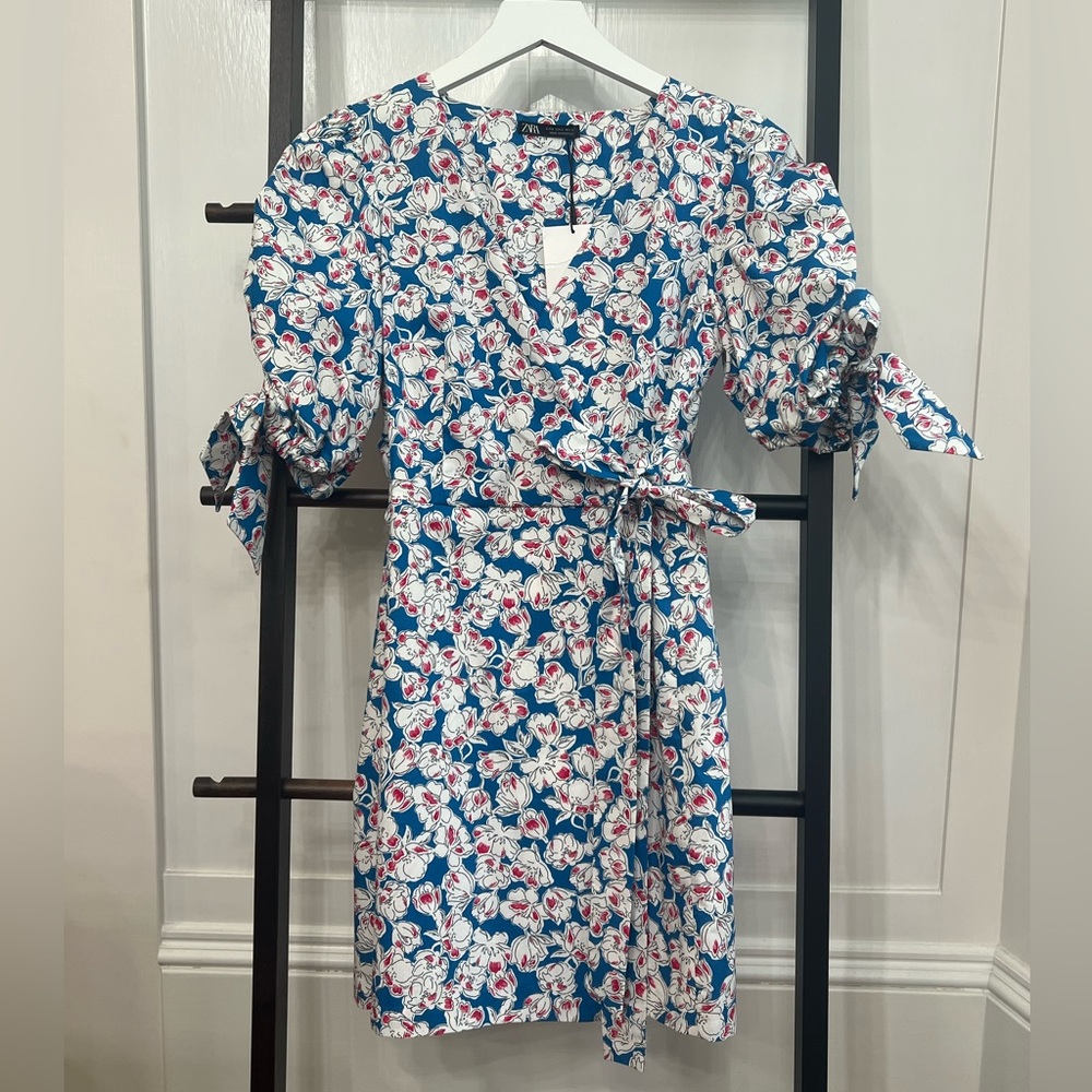 NWT. Zara floral wrap mini dress.